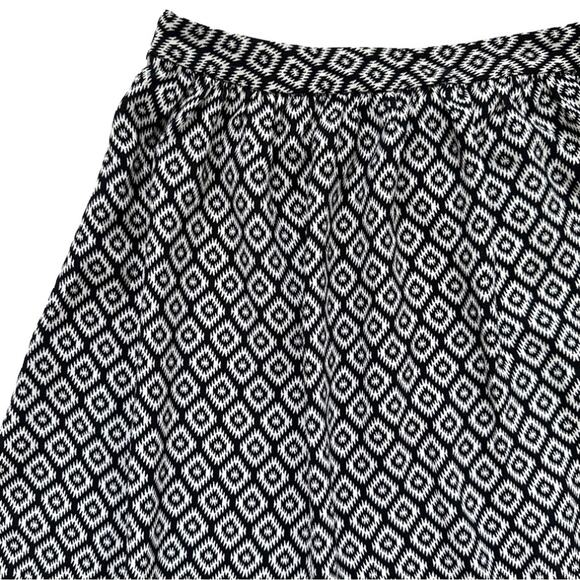 LOFT Outlet Skirt Black White Geometric Design Skater Circle Mini Size 4 NEW - Picture 6 of 10